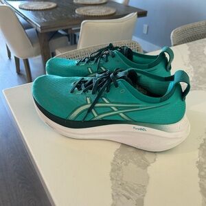 ASICS Men’s Athletic Shoes - Vibrant Teal size 10